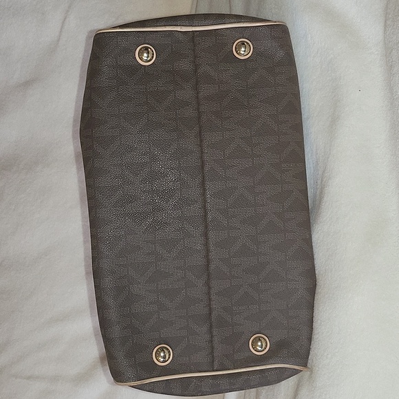 Authentic Michael Kors handbag - Picture 5 of 11